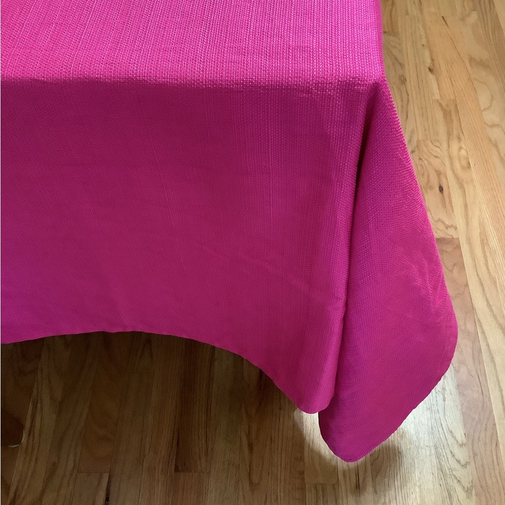 HOT PINK SQUARE TABLECLOTH
